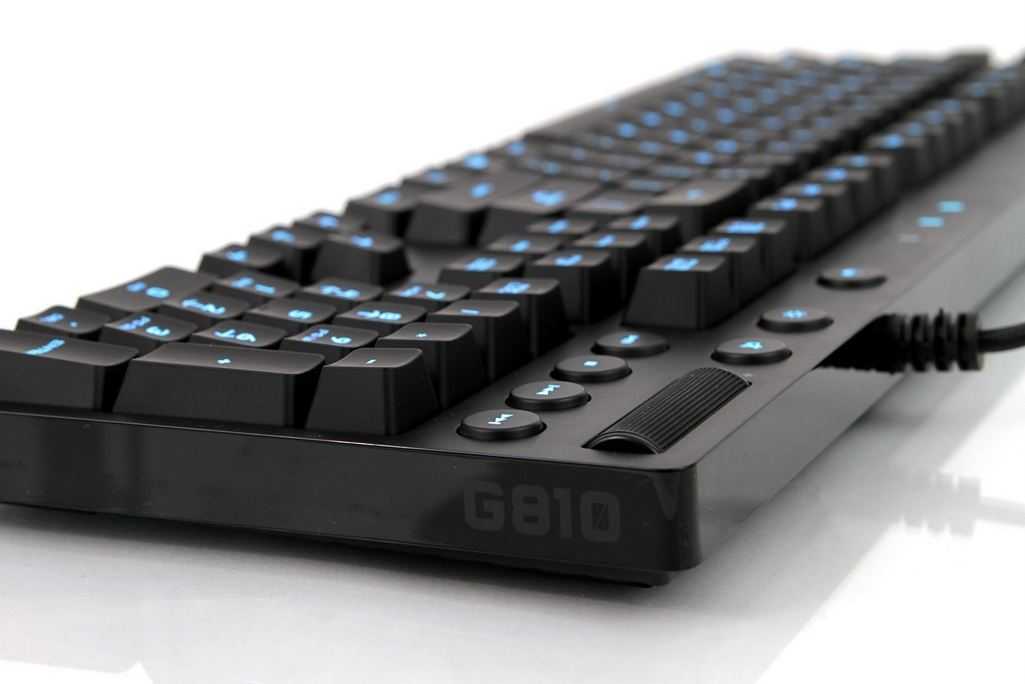 Logitech'ten G810 Orion Spectrum oyuncu klavyesi