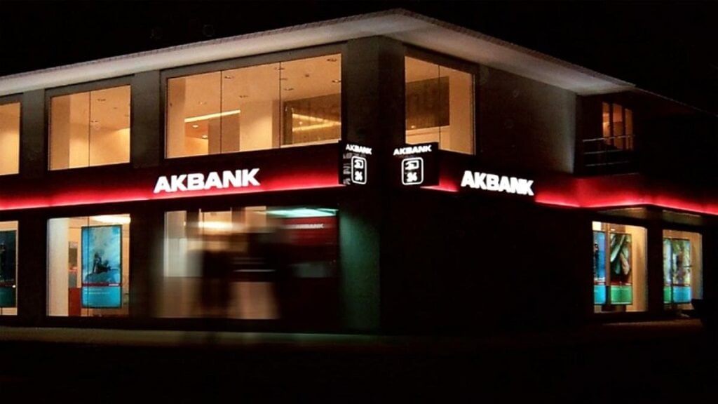 Akbank'a siber saldırı şüphesi! Hacker grubu Anonymous'tan erişim sıkıntısı hakkında son dakika açıklaması