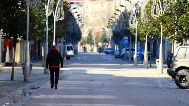 Koronavirüs Kısıtlamaları Geri Geliyor! Vaka Sayısında Patlama!