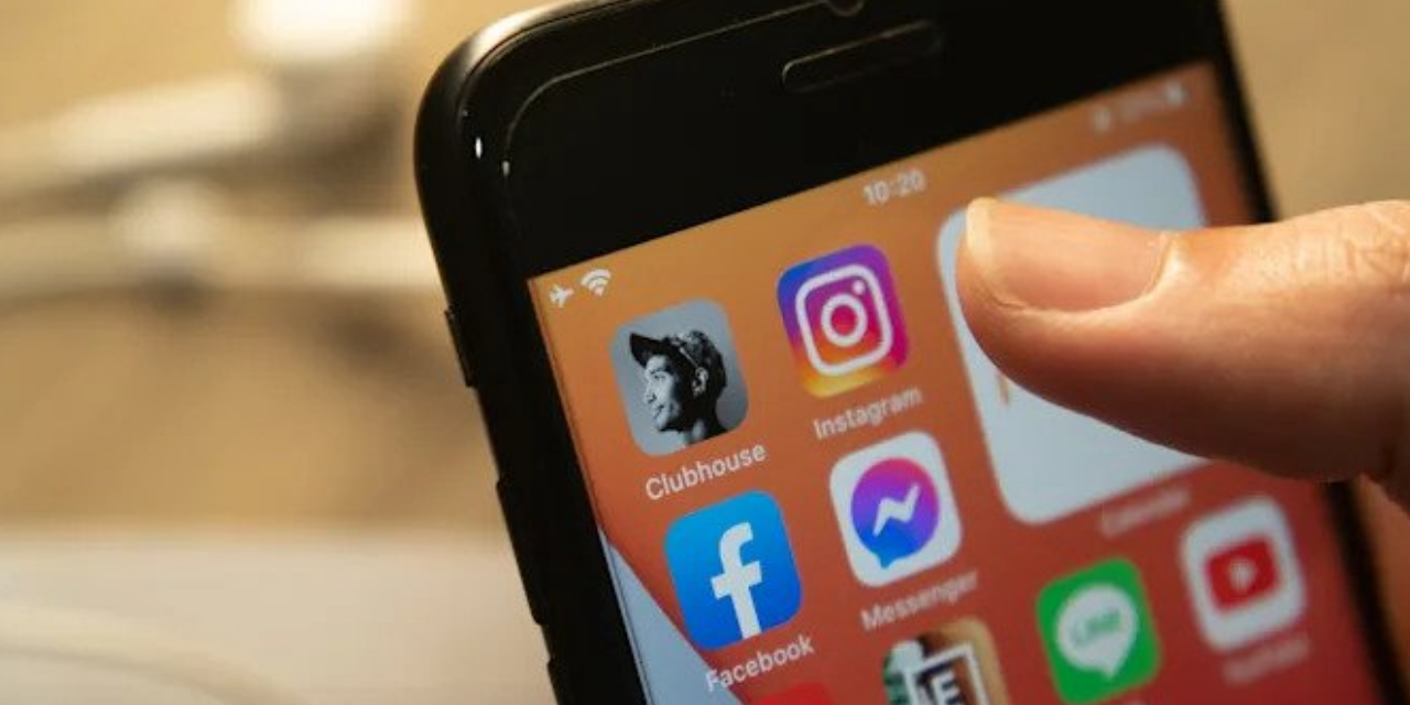 Clubhouse, iOS'a Gerçek Zamanlı Altyazı Özelliğini Ekledi