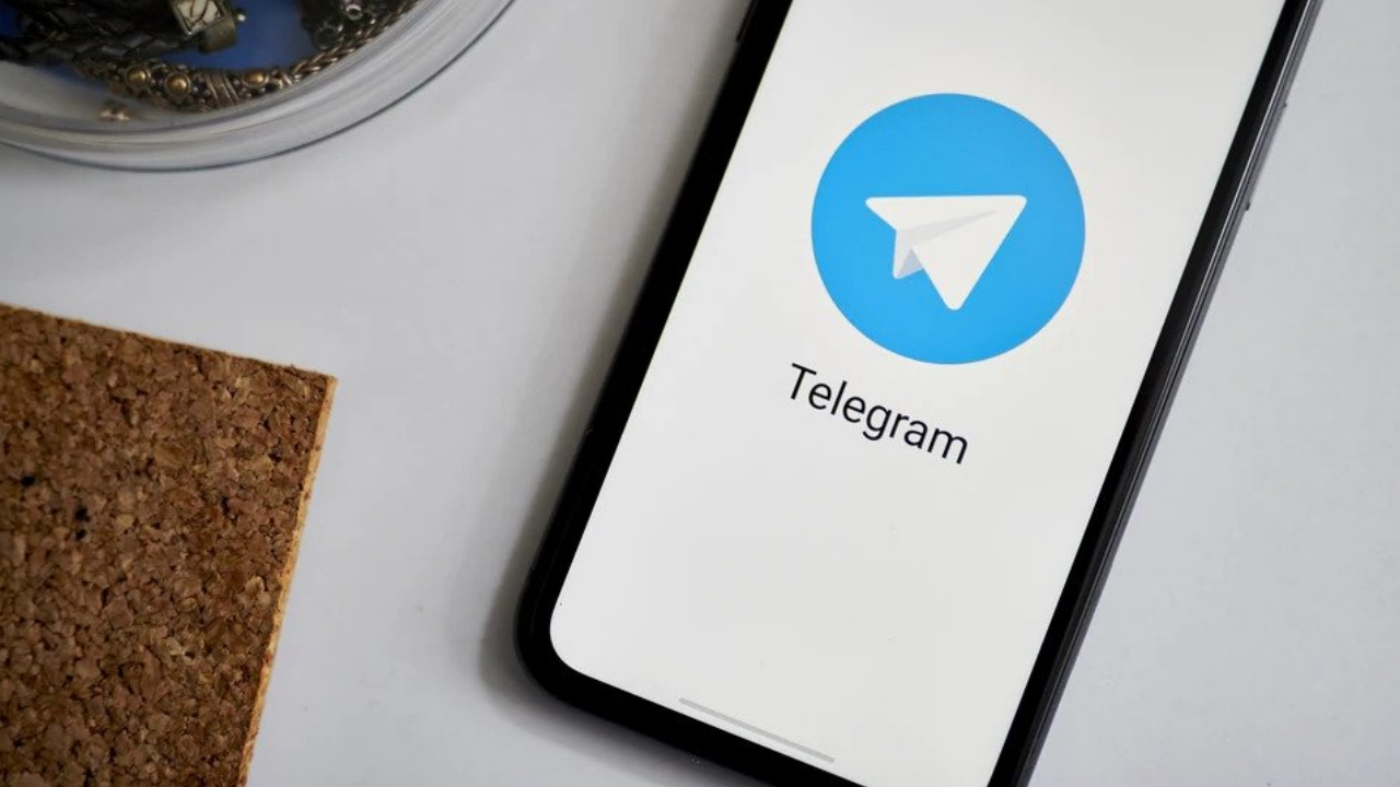 Telegram iOS Kullanıcıları İçin Emoji Reaksiyonları Özelliğini Kullanıma Sunuyor