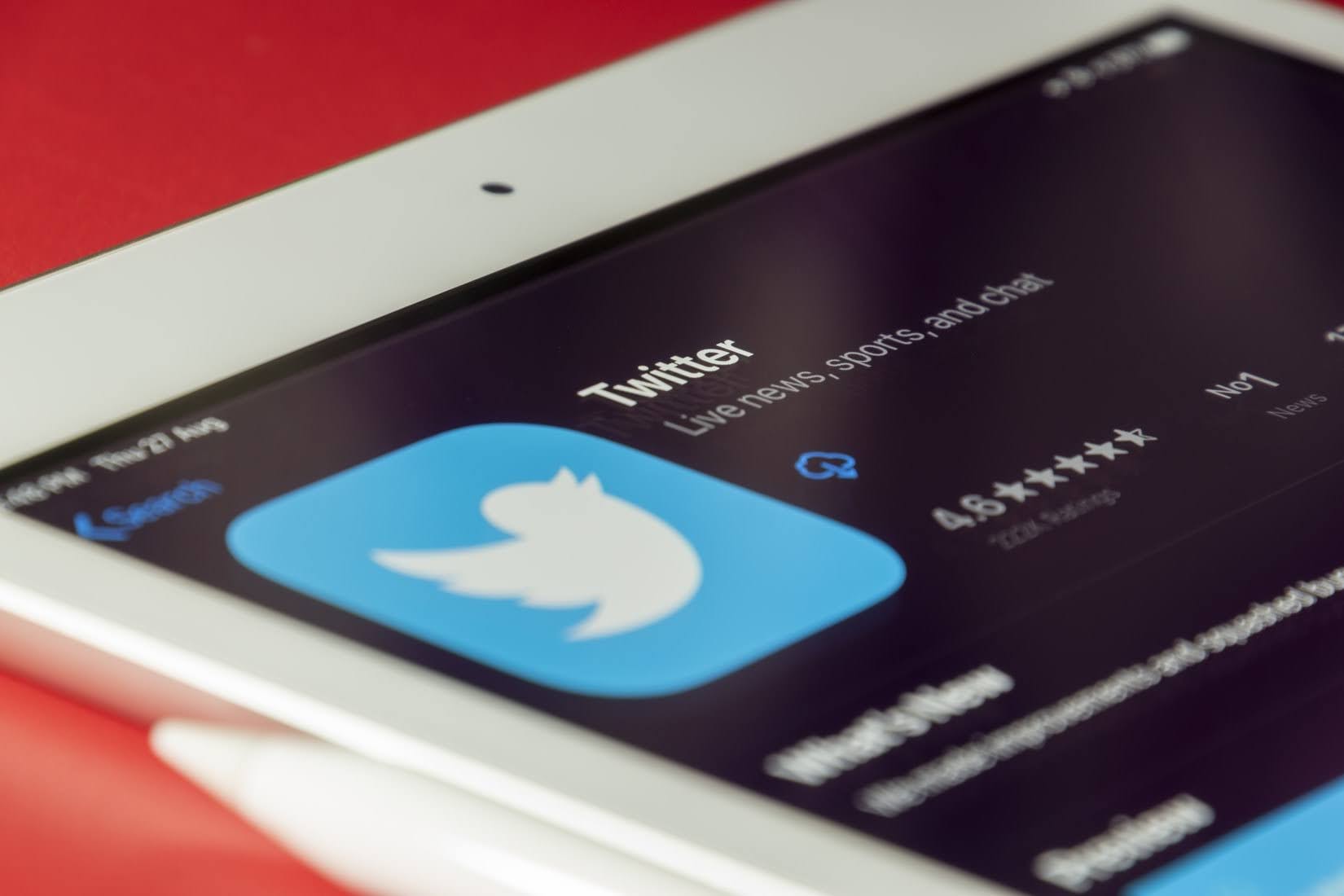 Twitter, Reşit Olmayan Kullanıcıların Hesaplarını Haksız Bir Şekilde Yasaklamakla Suçlandı