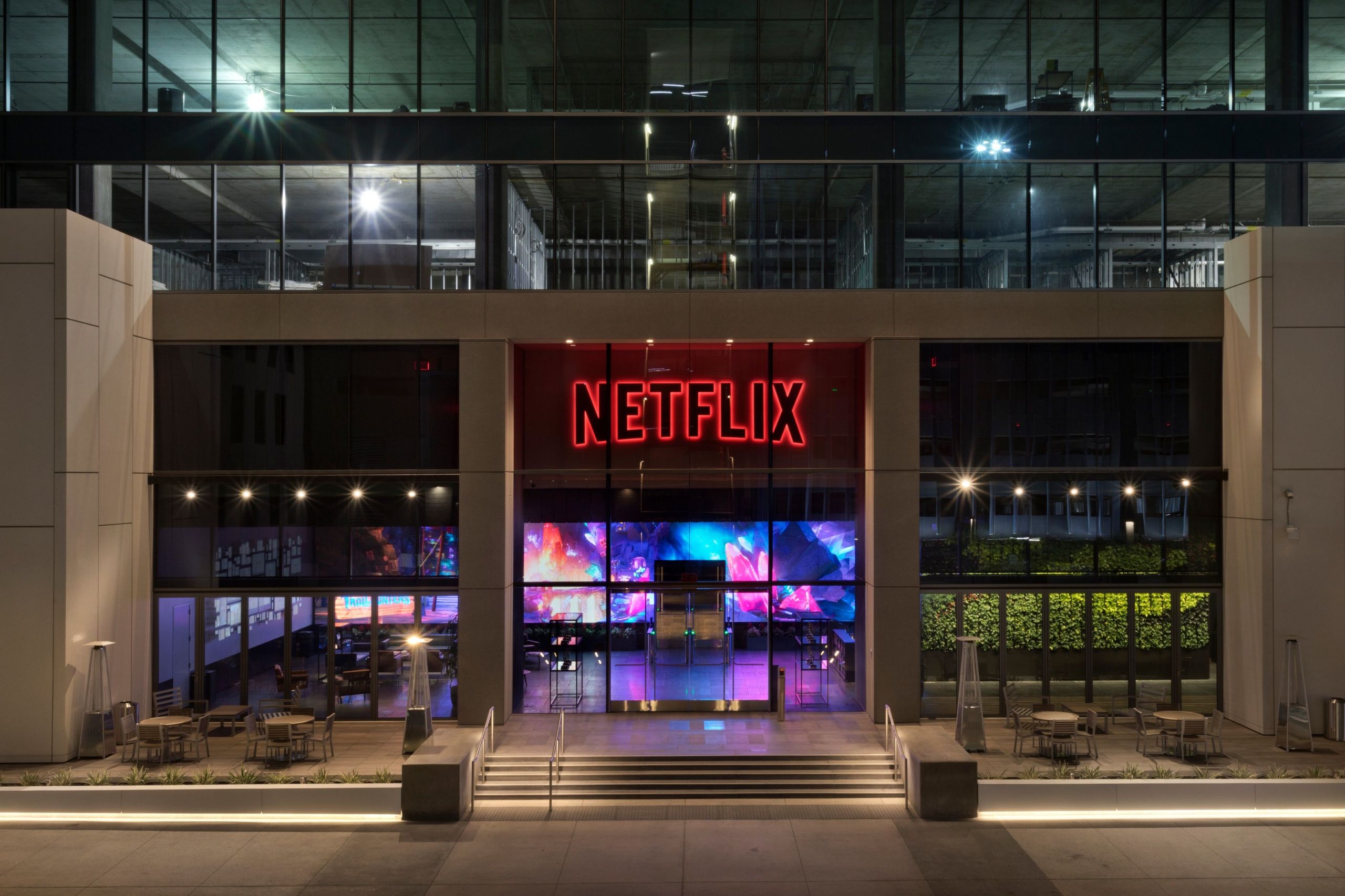 Netflix, Yeni Reklam Teknolojisi ve Satış Ortağı Olarak Microsoft'u Adlandırdı
