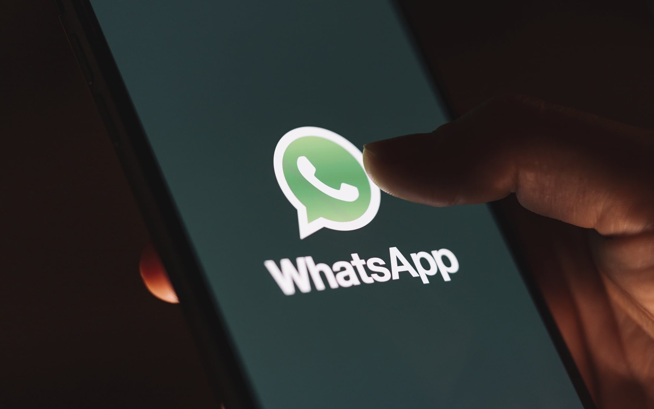 WhatsApp, yöneticilerin gönderileri silmesine ve android kullanıcılarının topluluklar oluşturmasına izin verecek 2 özelliği kullanıma sunuyor